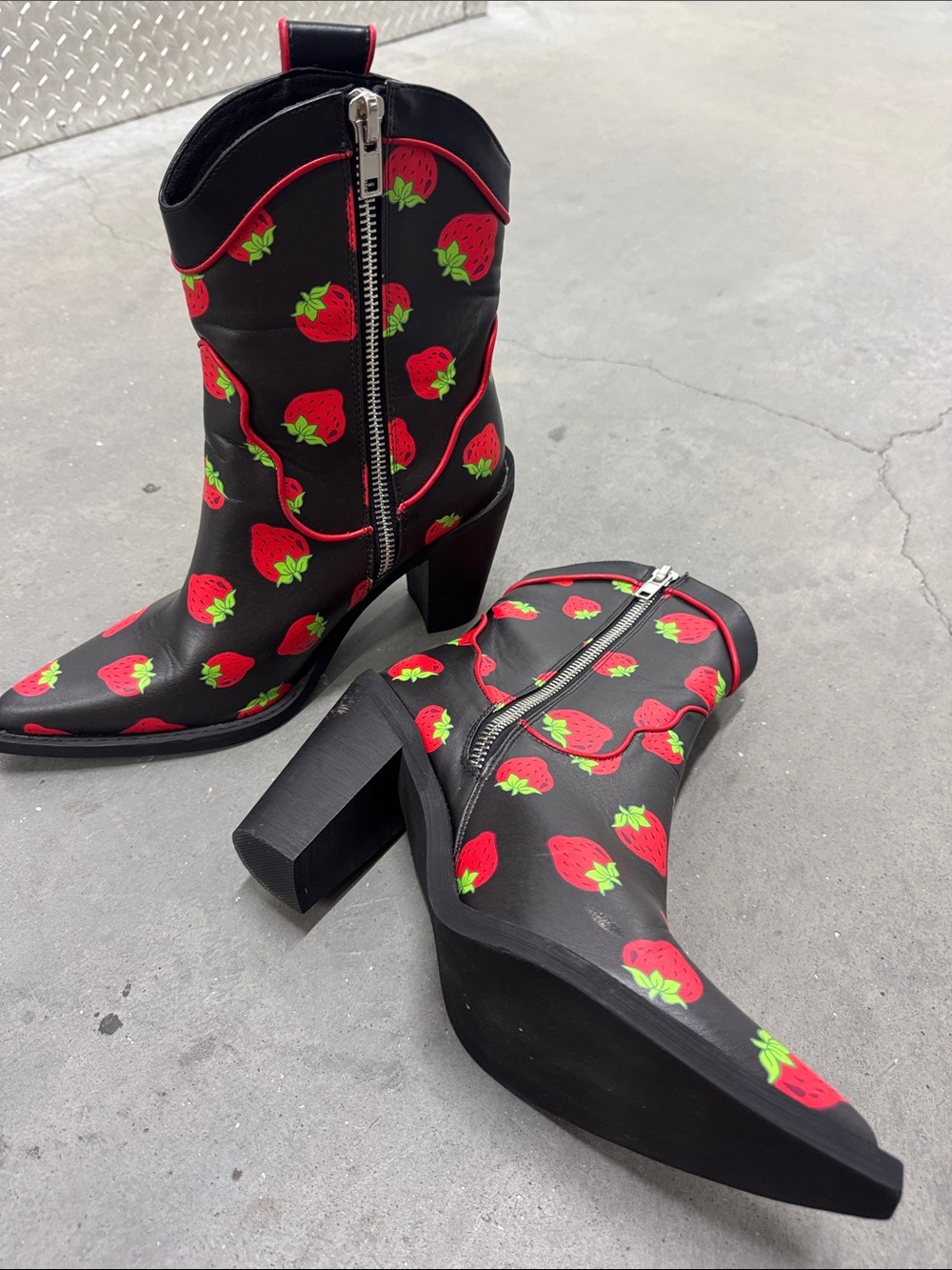 Nwob!! Dolls kill x strawberry shortcake strawberry boots, size 11